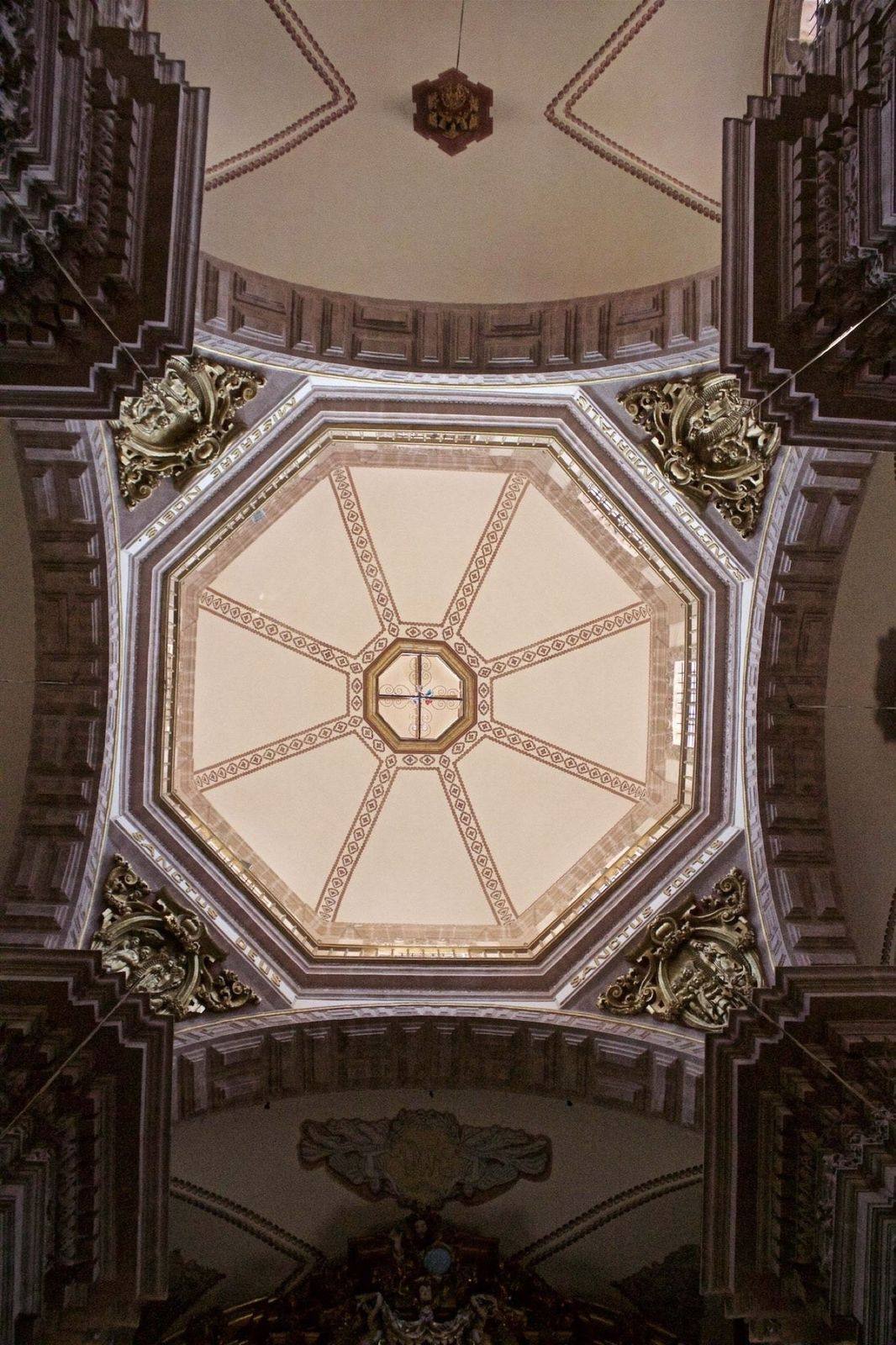 Bóveda octagonal de iglesia