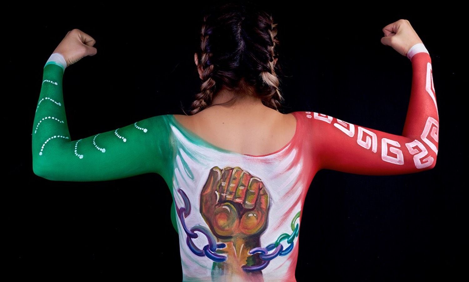 Bodypaint de brazos en verde y rojo