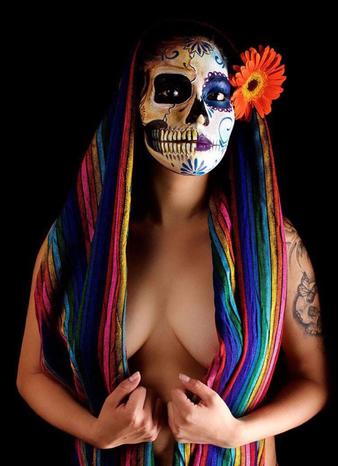 Catrina con rebozo y flor naranja