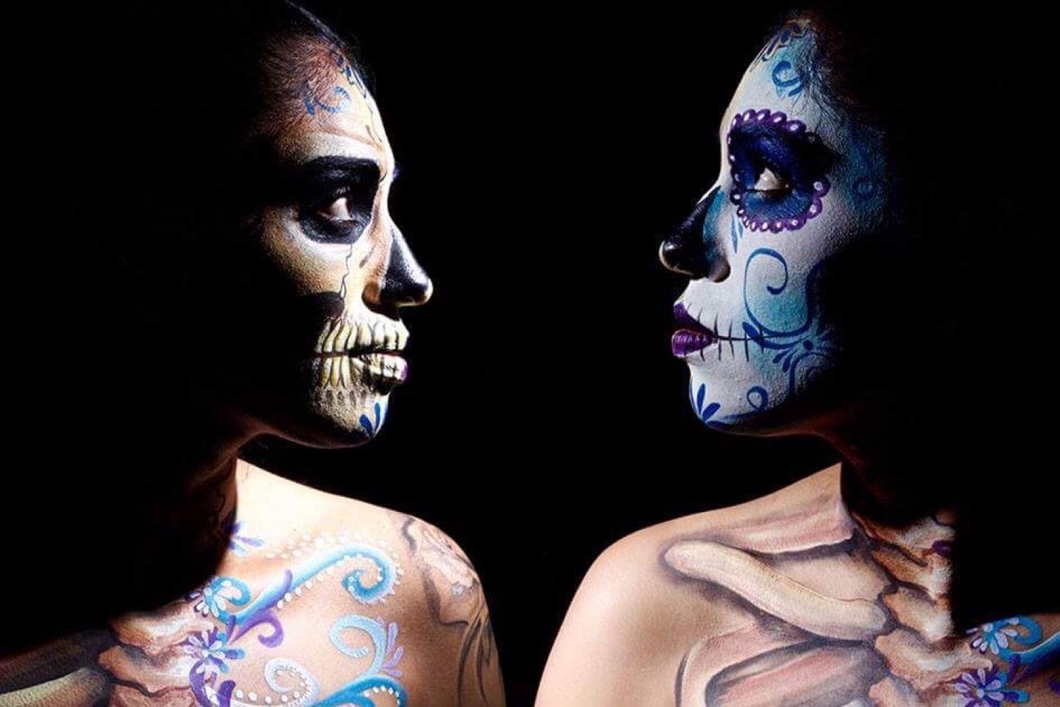 Dos catrinas de perfil, bodypaint