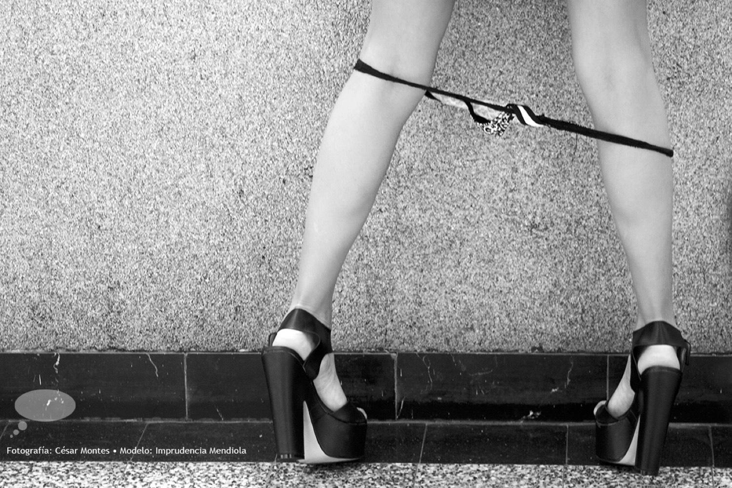 Piernas y plataformas, blanco y negro