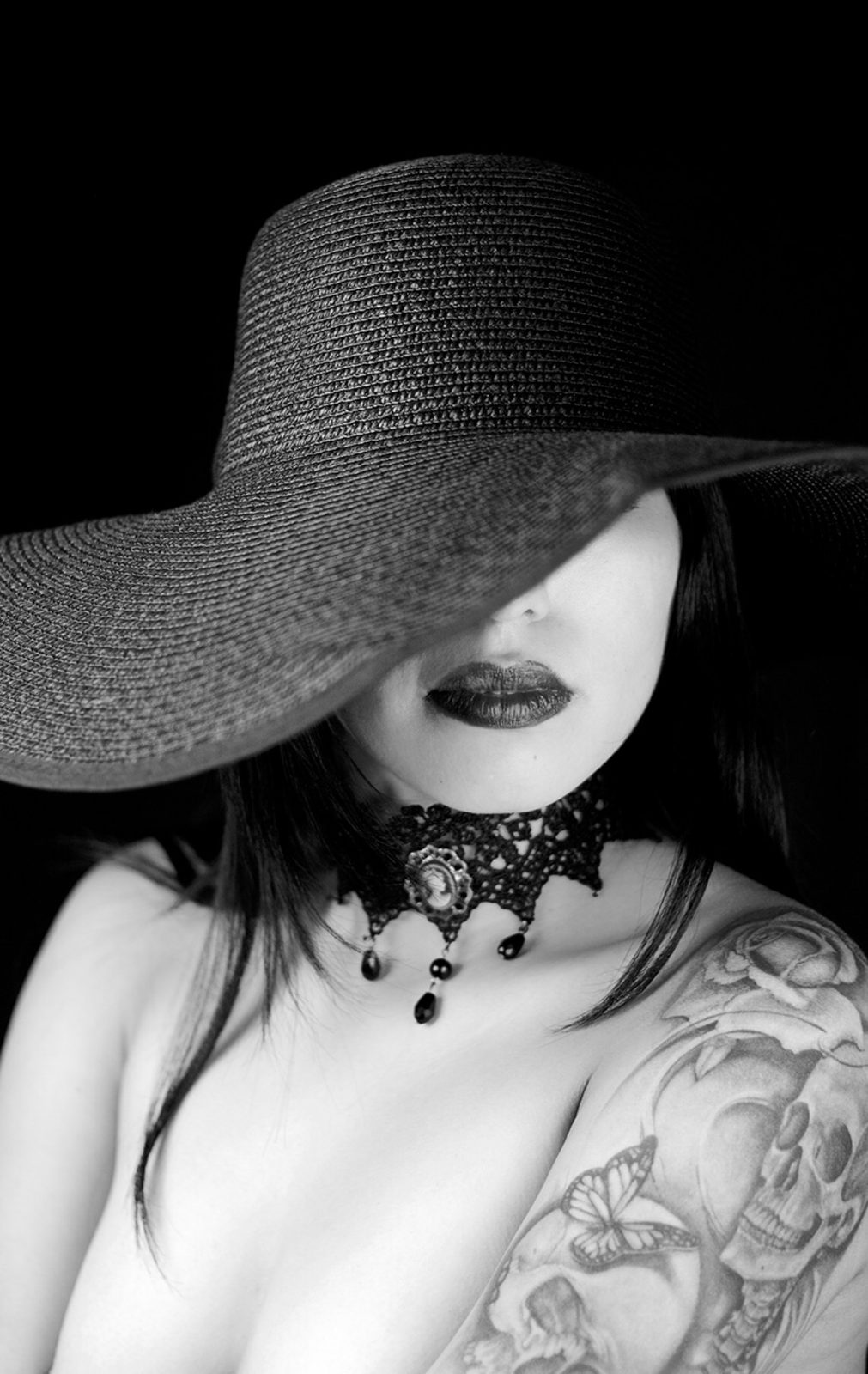Retrato con sombrero de ala ancha